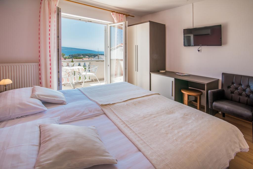 B&B Villa Ana Krk Town Exteriör bild