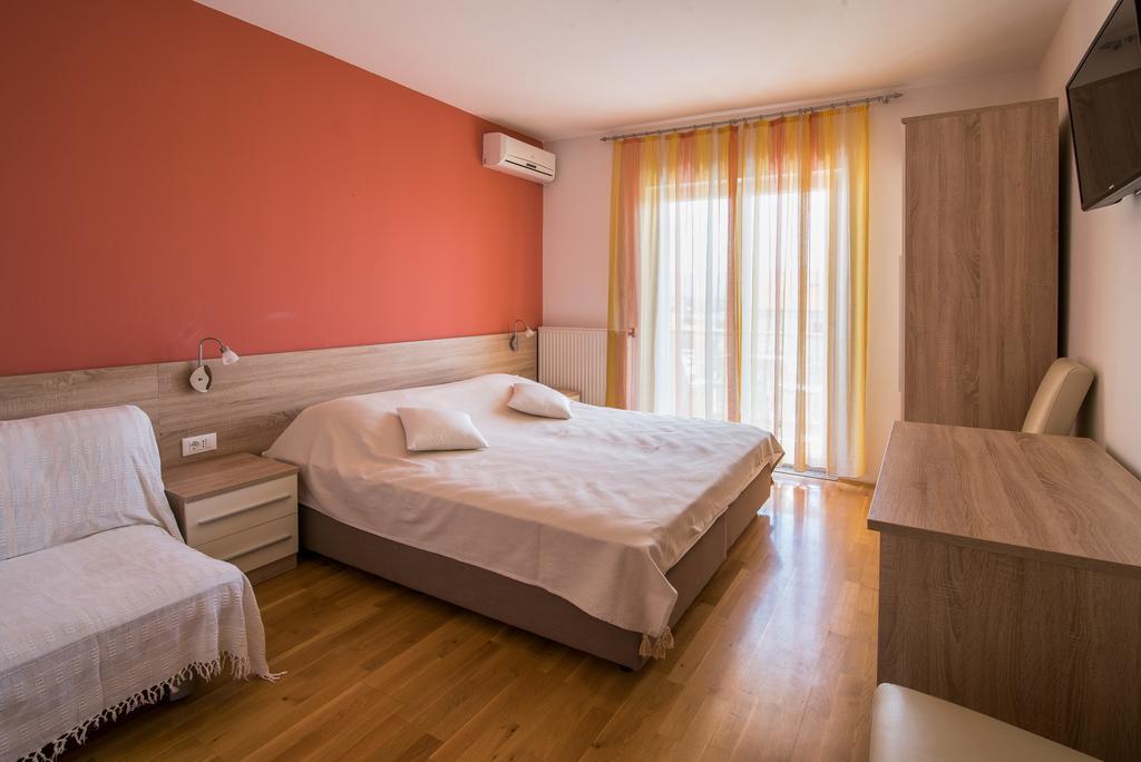 B&B Villa Ana Krk Town Exteriör bild