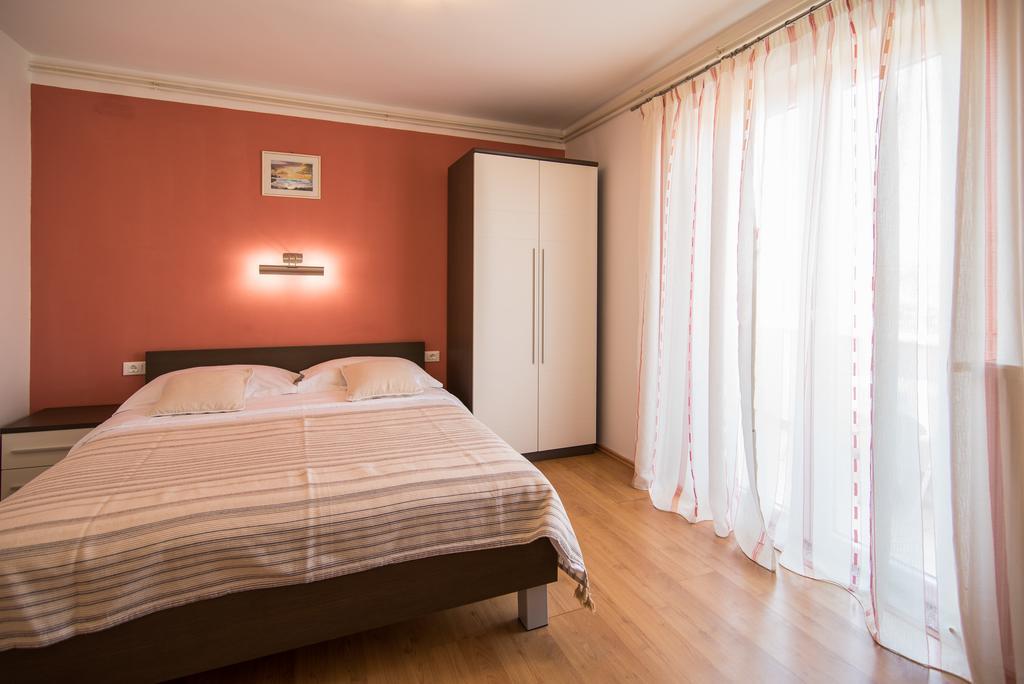 B&B Villa Ana Krk Town Exteriör bild