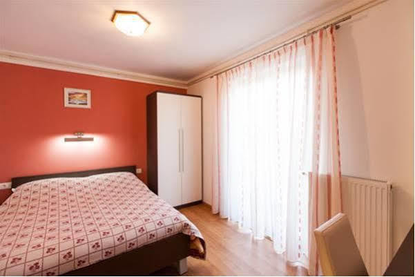 B&B Villa Ana Krk Town Exteriör bild
