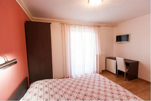 B&B Villa Ana Krk Town Exteriör bild