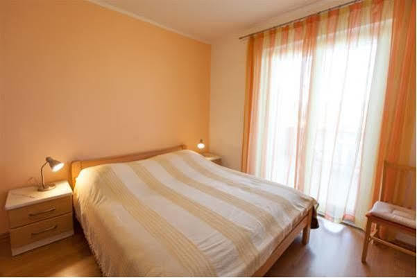 B&B Villa Ana Krk Town Exteriör bild