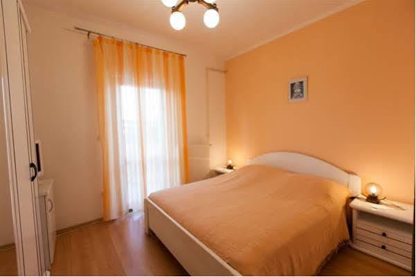 B&B Villa Ana Krk Town Exteriör bild